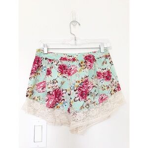 BAND of GYPSIES Sz XS Floral Lace Trimmed Shorts Boho Festival